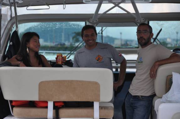 Com a Lilian e o Eduardo no barco e 'casa' deles na Cidade do Panamá
